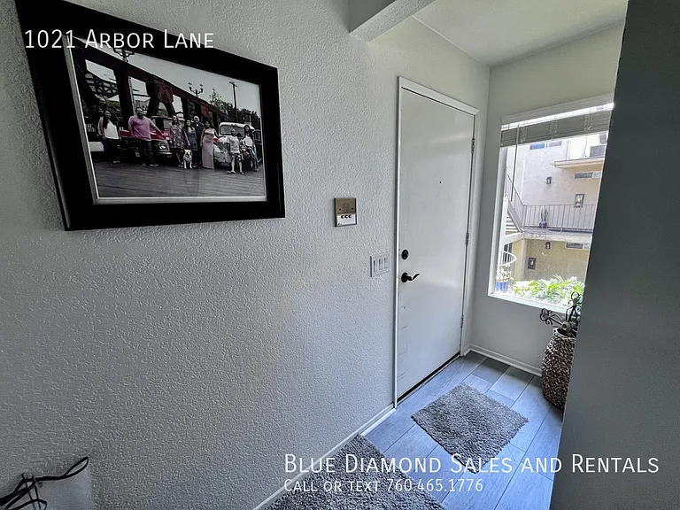 1021 Arbor Ln — Photo 3