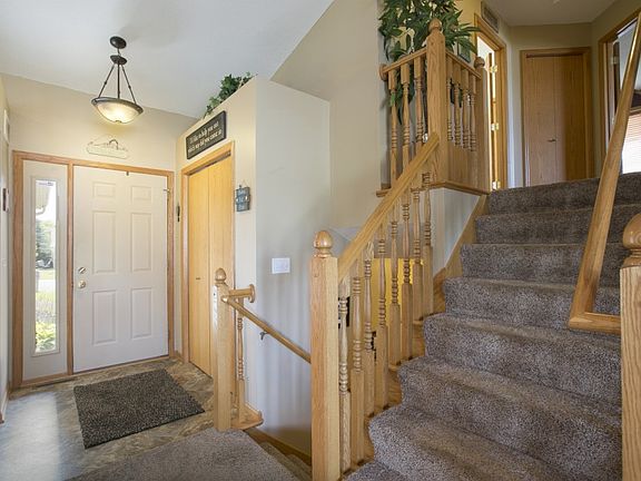 4th image of 8041 Meadowood Dr