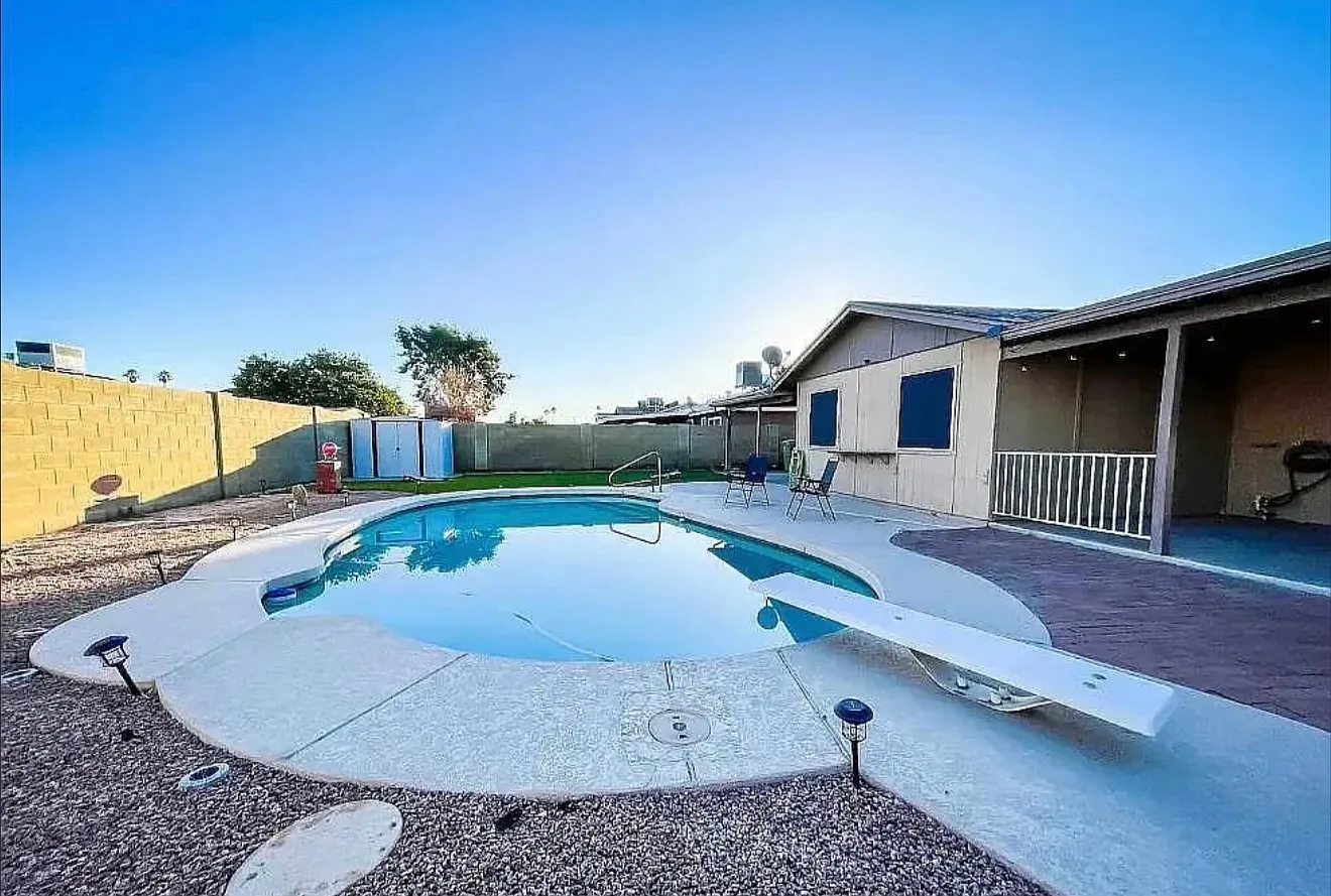 3 bed, 1139 sqft, $1,972 — Photo 2