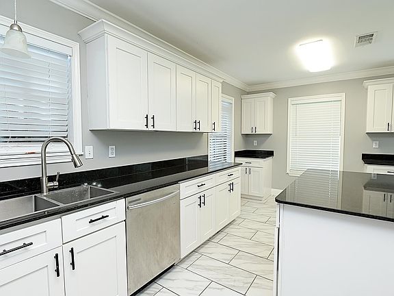 2nd image of 121 Honeysuckle Dr