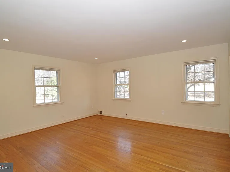 11132 Luxmanor Rd — Photo 15