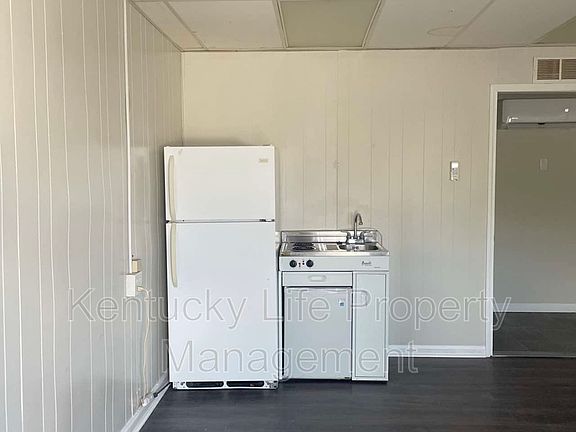 3rd image of 1825 Indian Mound Dr #F