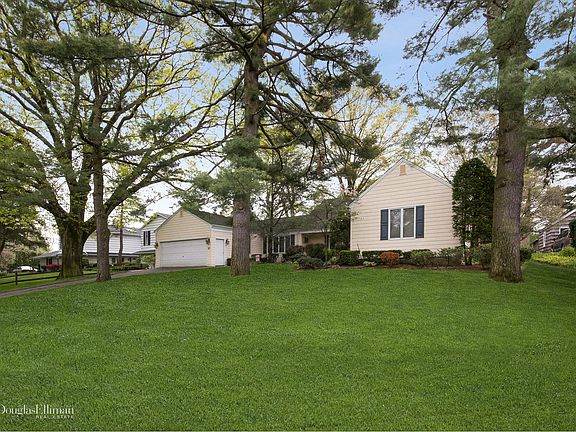 3rd image of 20 Crescent Dr