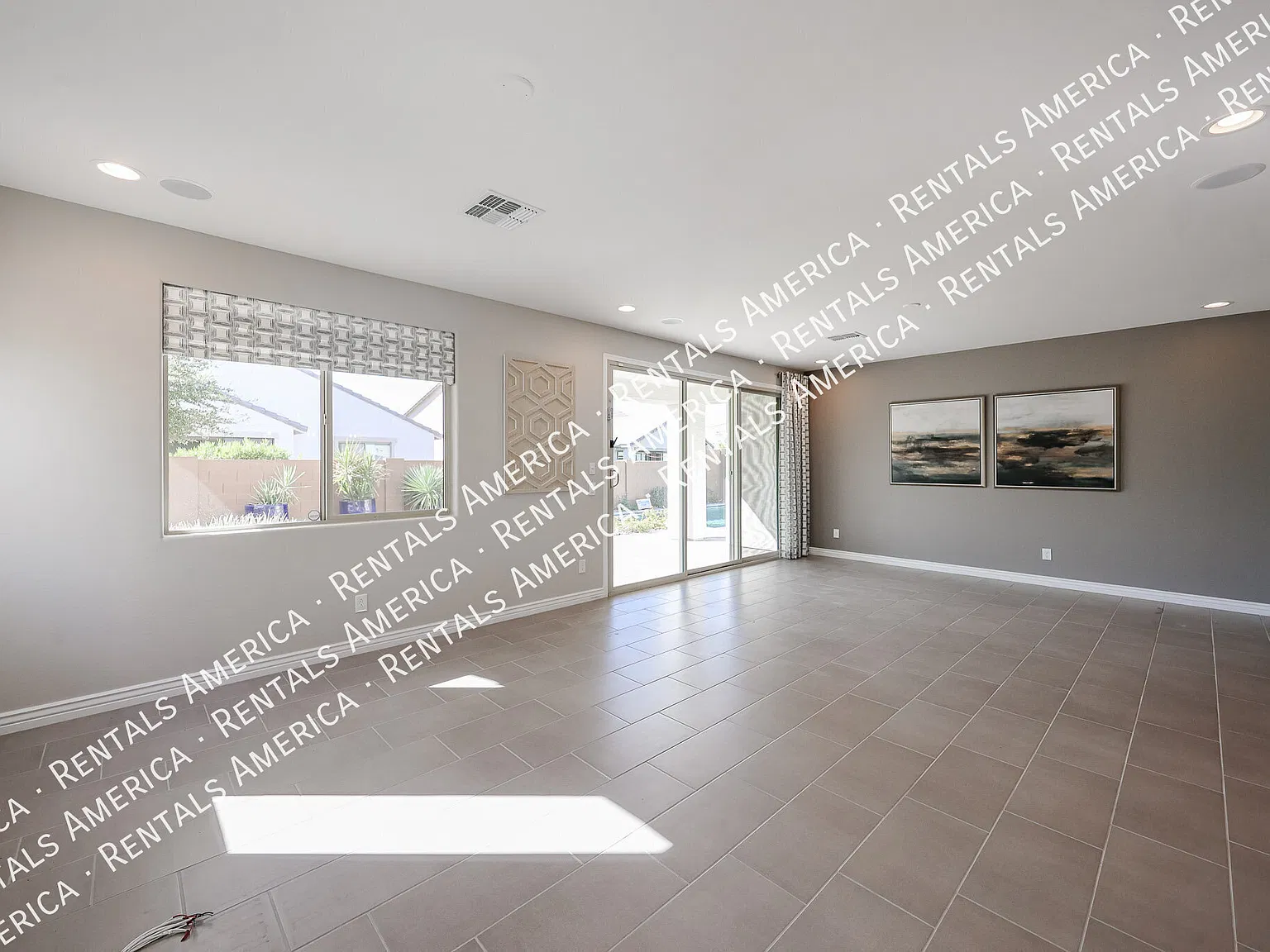 Beautiful Modern Home with Private Pool in Surprise, AZ! — Photo 4