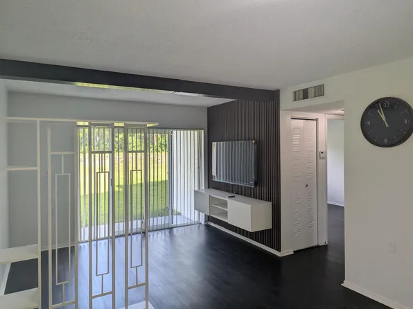 1203 N Benoist Farms Rd APT 107, West Palm Beach, FL 33411