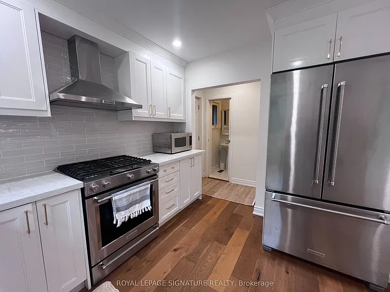 195 Upper Canada Dr — Photo 10
