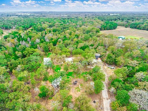 3rd image of 1074 Oakwood Dr