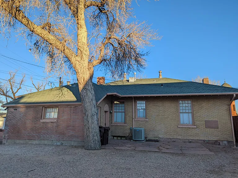1207 Court St — Photo 22