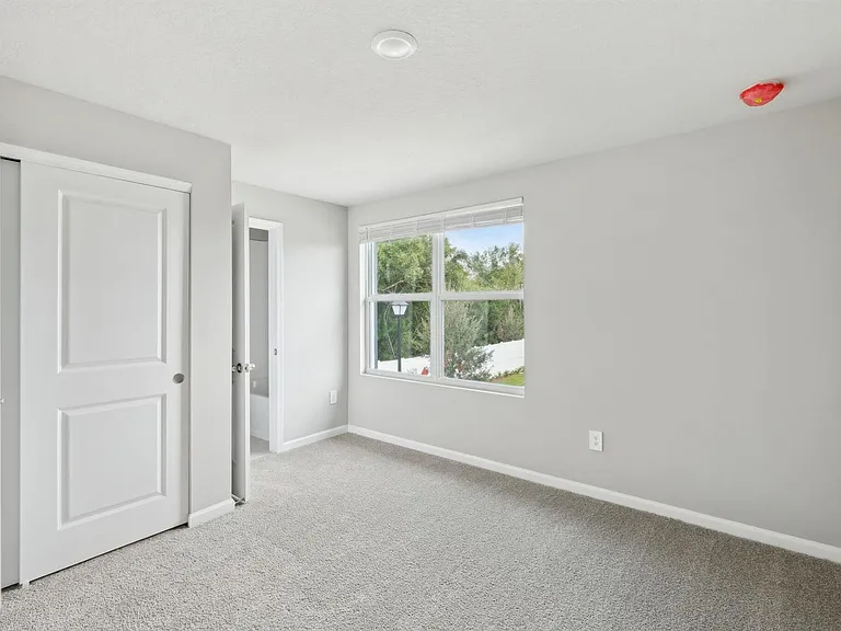 423 Salisbury Cir — Photo 16