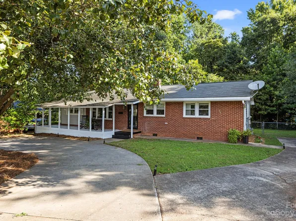 125 Burton Hills Cir, Gastonia, NC 28054