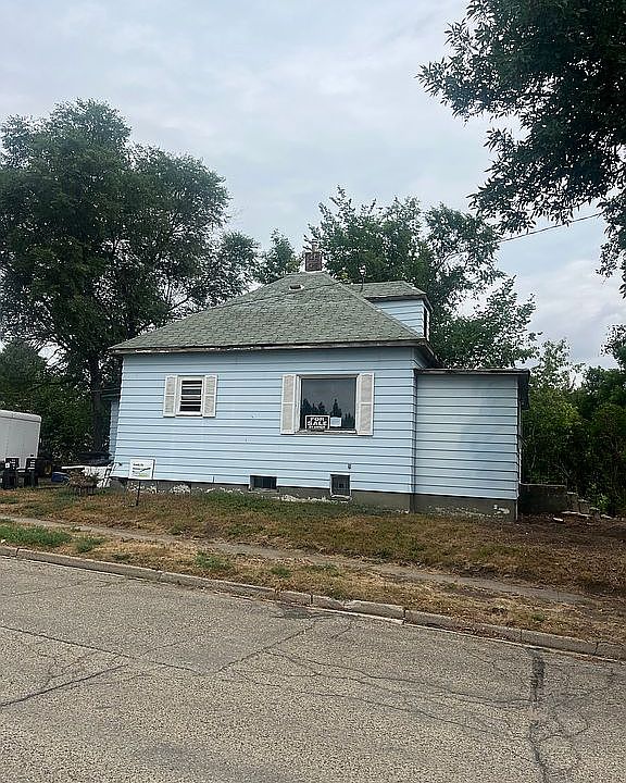 1st image of 426 1st St SE