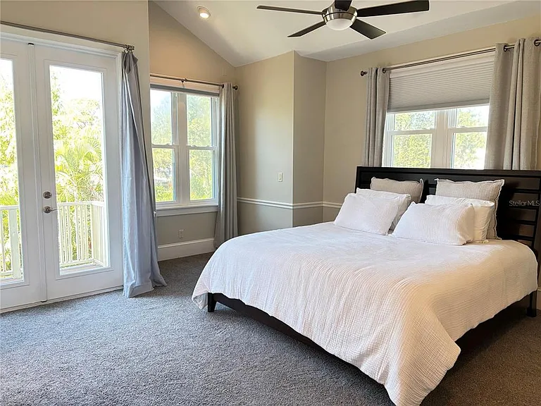 324 Julia Pl — Photo 32