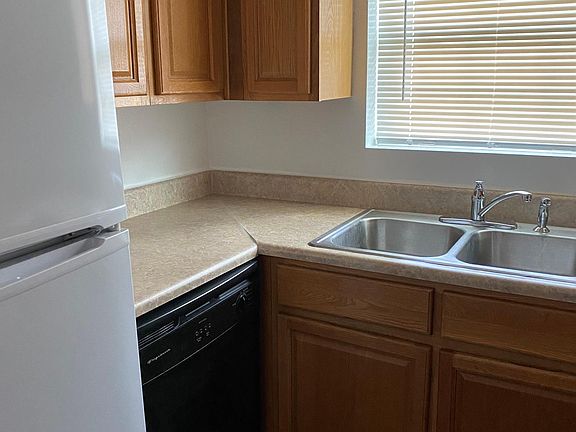 5th image of 1558 Wilkes Ave