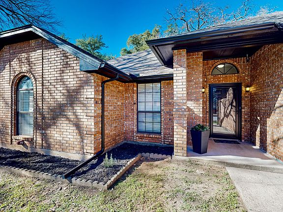 2nd image of 941 Lake Ridge Dr