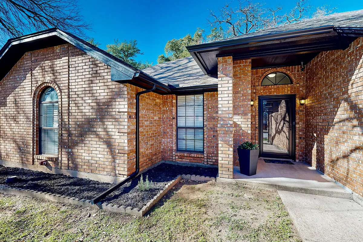 Building Photo - 941 Lake Ridge Dr