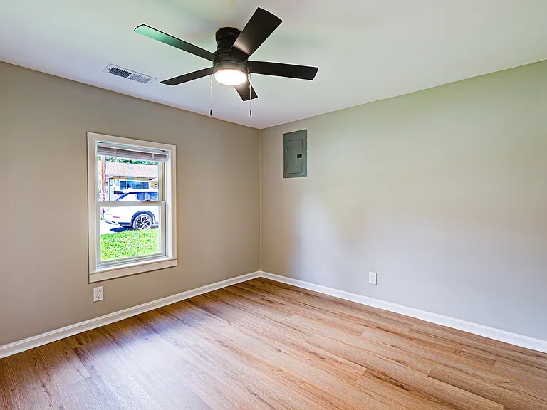 241 Kahl Ct — Photo 17