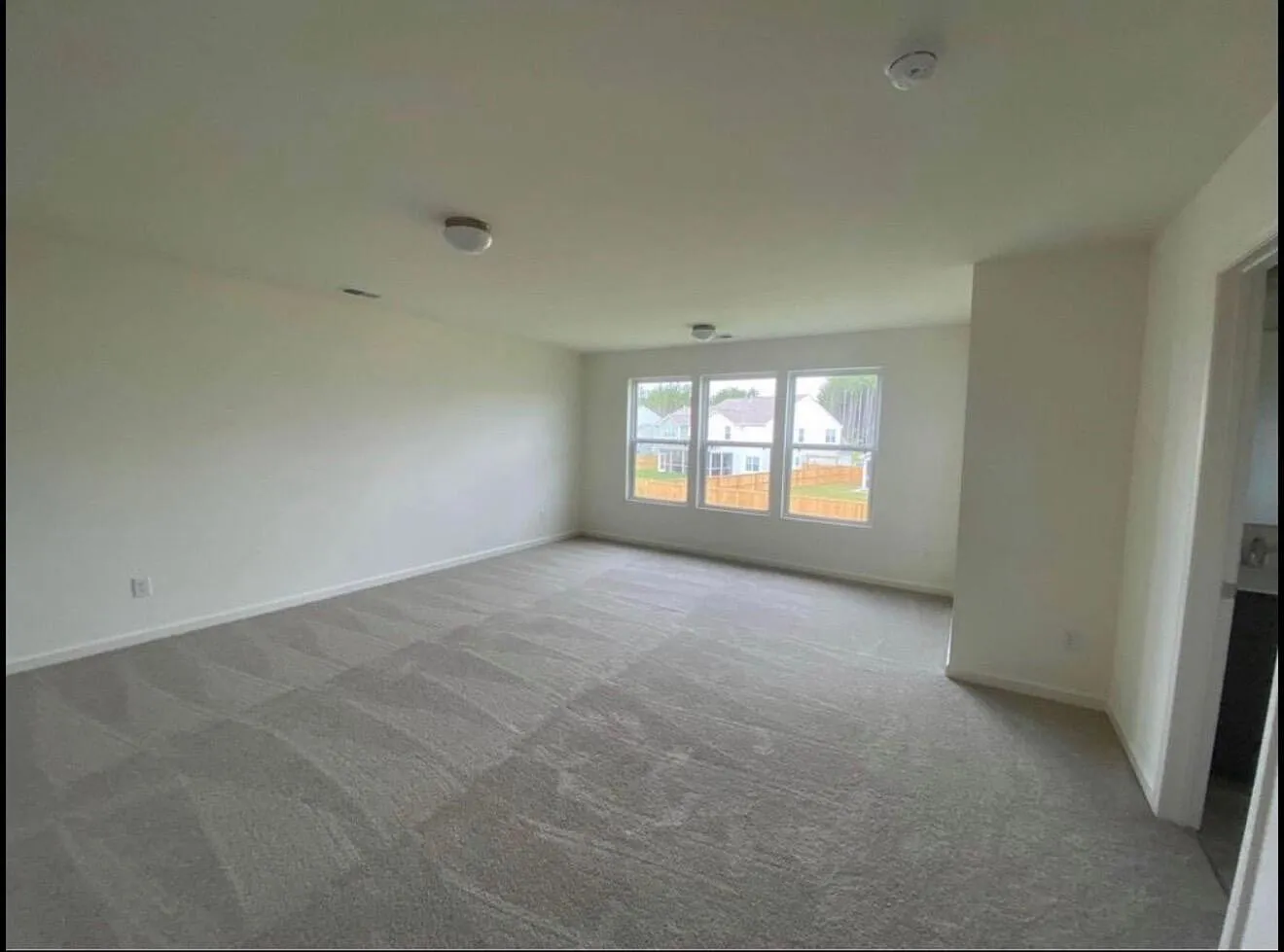 4 bed, 2.5 bath, 2300 sqft, $2,800 — Photo 4