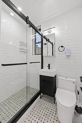 Bathroom, photo 1