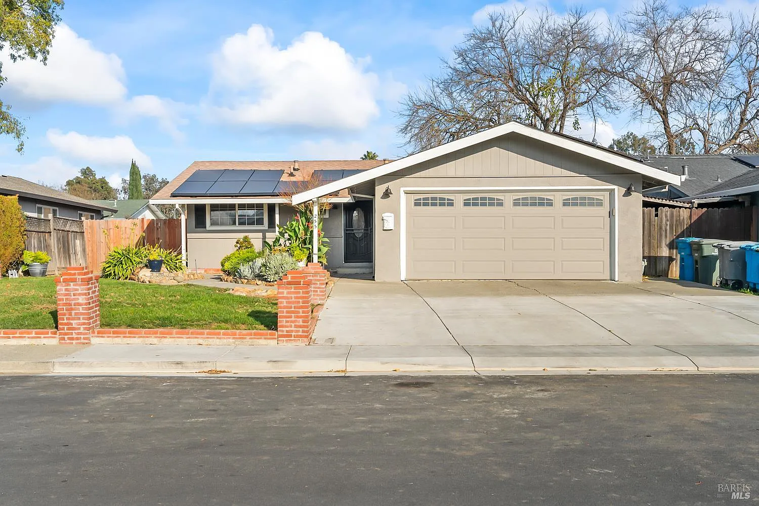 255 Bowline Dr photo 1