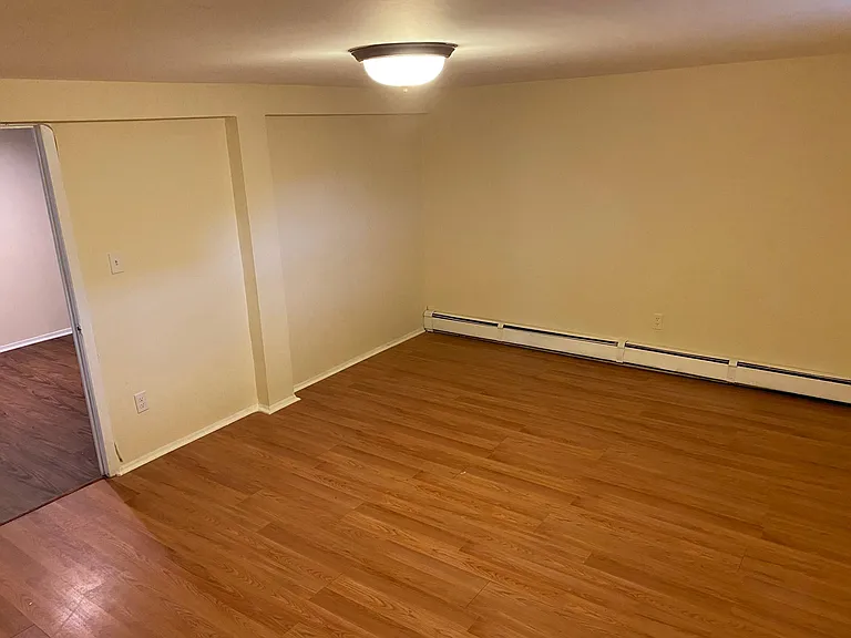 118 Willard Ave — Photo 4