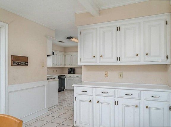 3rd image of 10907 Elmdale Dr