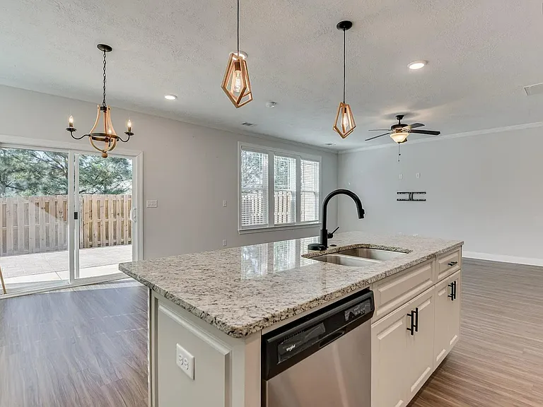 540 Vinings Dr — Photo 17