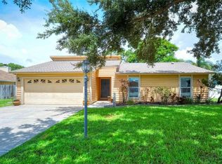 907 Plum Tree Ln, Sarasota, FL 34243