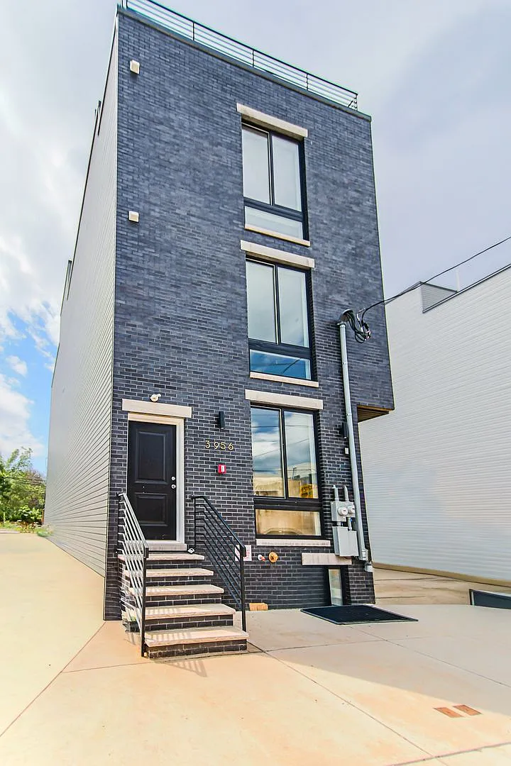 3956 Parrish St — Photo 2