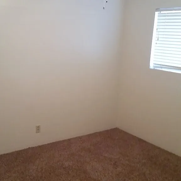 985 Salem St — Photo 15