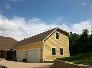 215 Wexford Rd, Valparaiso, IN 46385