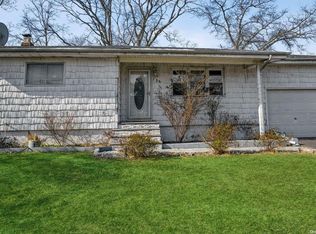 136 Maida Ave, Deer Park, NY 11729