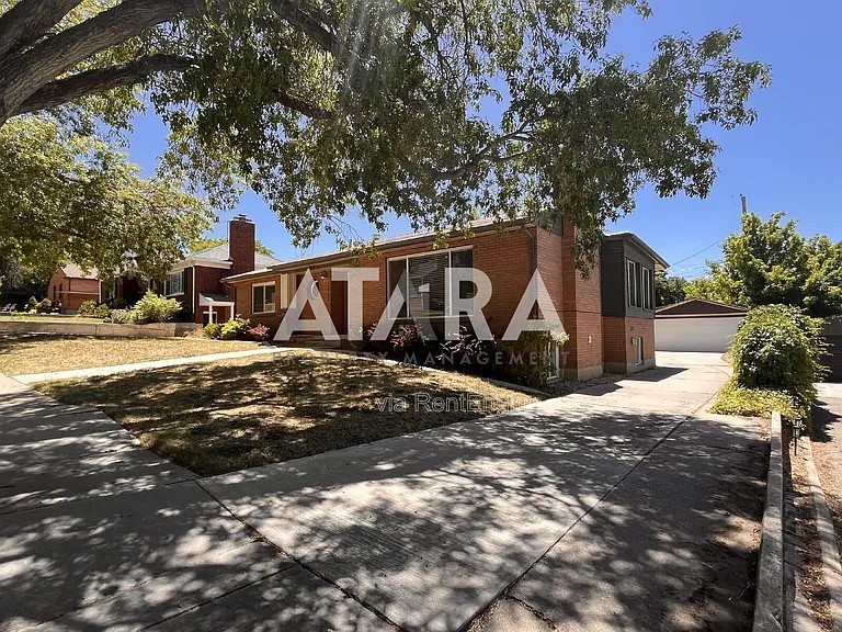 2362 E Bryan Ave — Photo 4