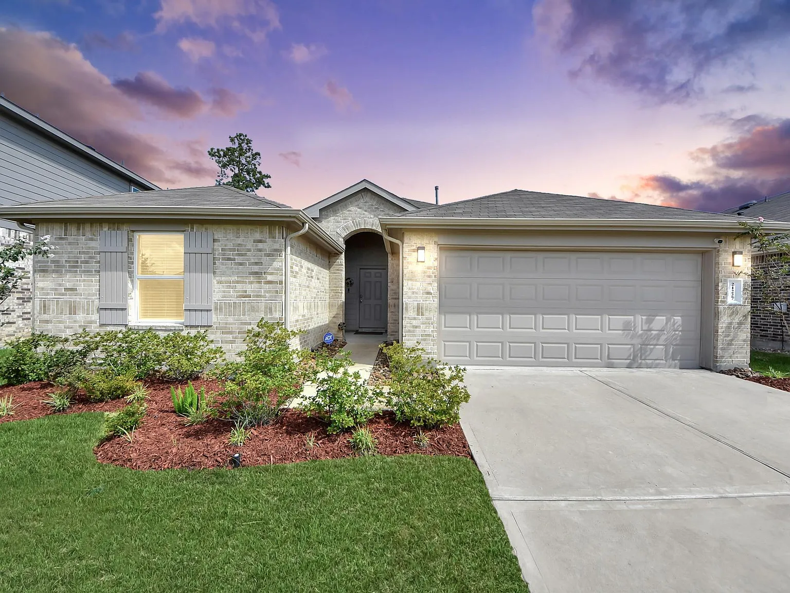 4 bed, 2.0 bath, 1784 sqft, $2,300 — Photo 1