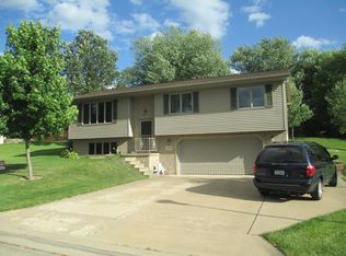5220 Parkside Dr, Asbury, IA 52002