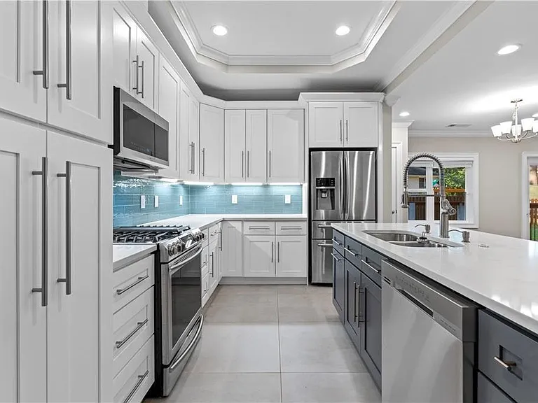 1841 Gainsborough Dr — Photo 4
