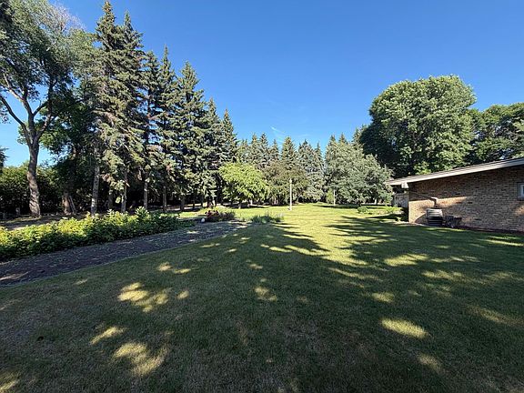 4th image of 803 Spruce Ct