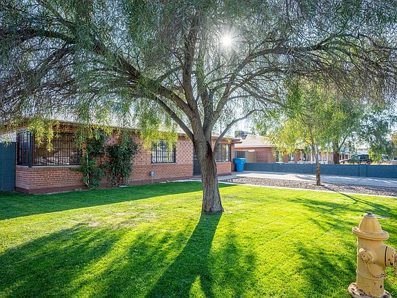 4th image of 2043 E Cypress St