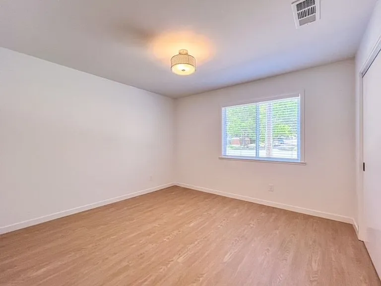 244 Foothill Blvd — Photo 11