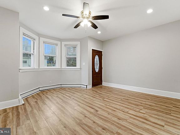 2nd image of 909 Pine St