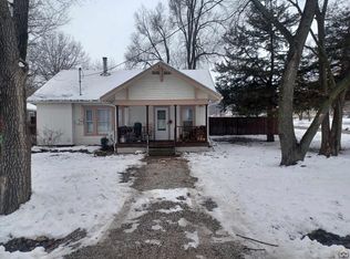137 NW Lincoln St, Melvern, KS 66510