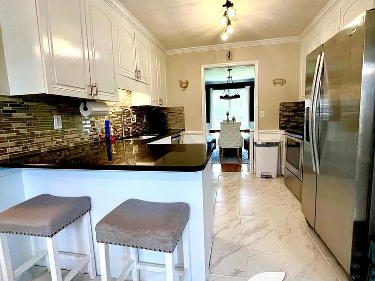 500 Runnymede Ct — Photo 9