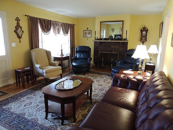 2nd image of 715 Bluegrass Ave