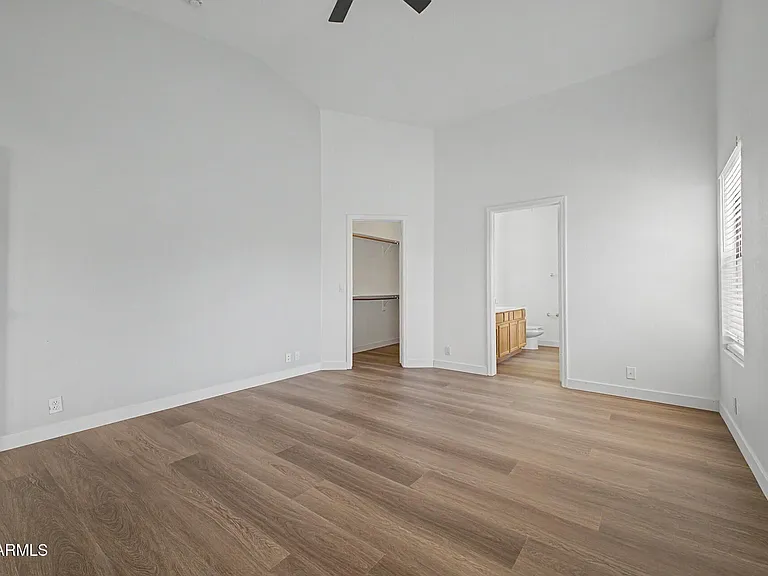 8868 W Laurel Ln — Photo 25