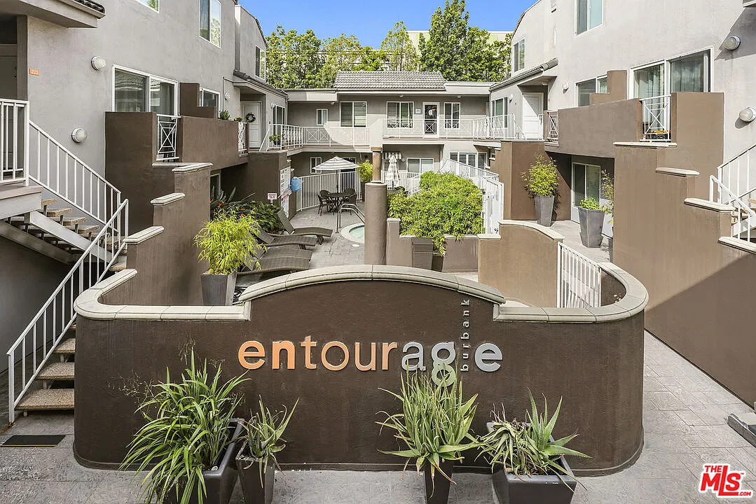 2 bed, 2.0 bath, 910 sqft, $2,895 — Photo 4