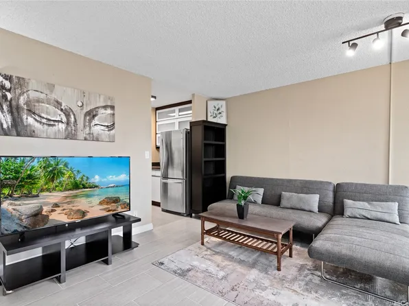 2092 Kuhio Ave APT 703, Honolulu, HI 96815