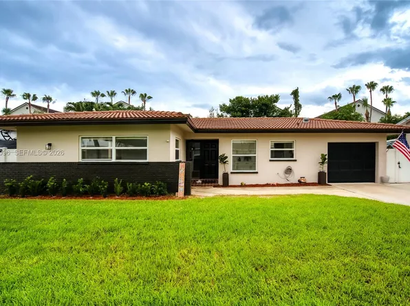 106 Park Ln E, Hypoluxo, FL 33462