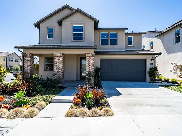 32465 Combine Dr — Photo 1
