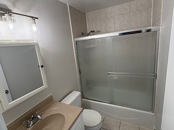 4th image of 823 S Lope Ln