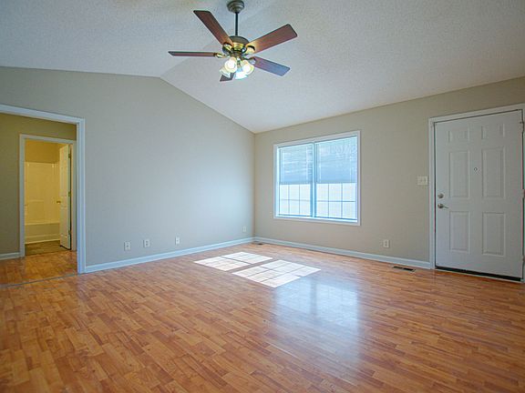 3rd image of 325 Donna Dr