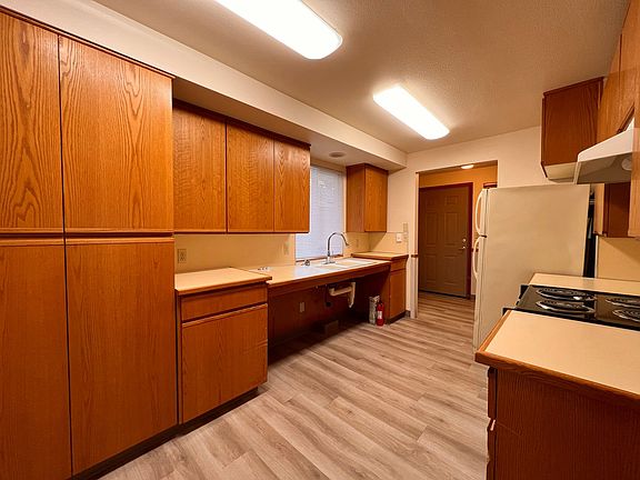 5th image of 3510 NE 54th St APT B